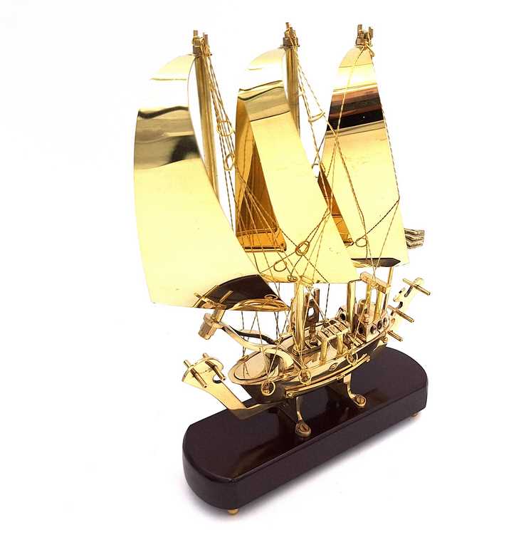 Elegantes Messingschiff auf Holzsockel, 30 cm, mit personalisierbarer Gravur