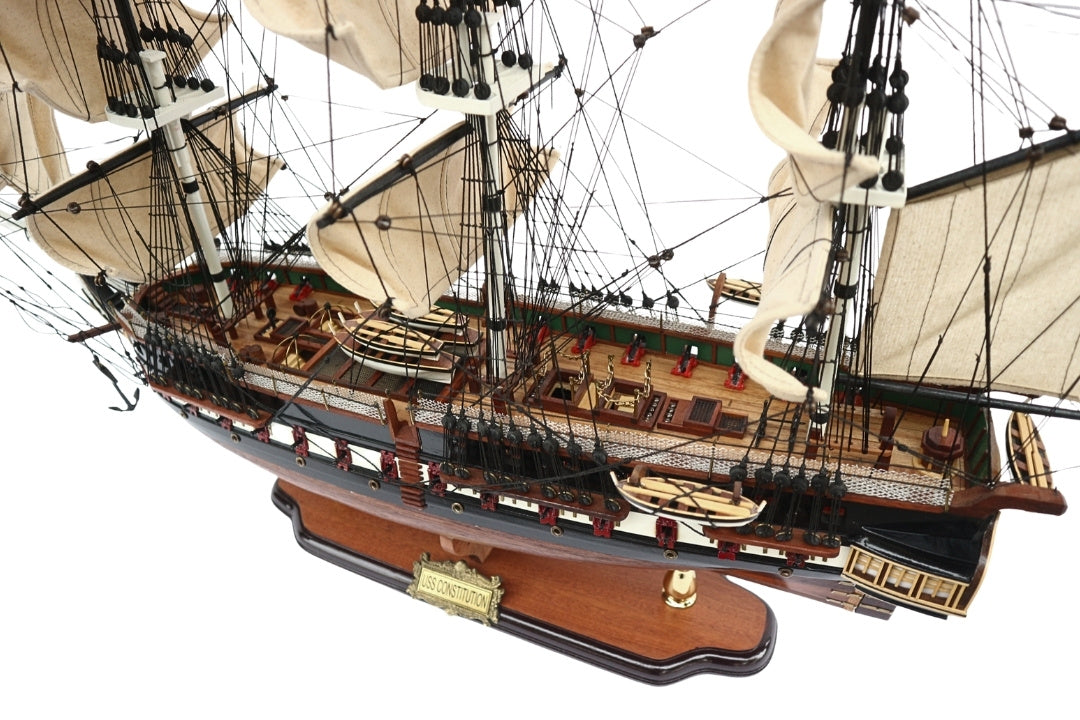 Exklusives großes Segelschiffmodell USS Constitution 100cm mit Möglichkeit zur Personalisierung durch Gravur