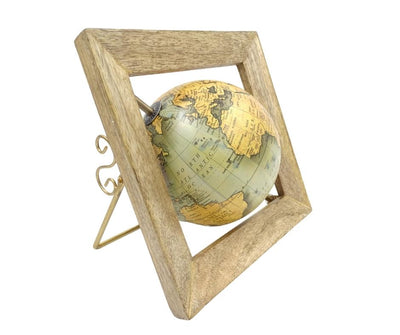 Dekorativer Globus GLB-40 im Holzrahmen mit Gravur-Personalisierung, blau-gelbe Karte, Durchmesser 15 cm