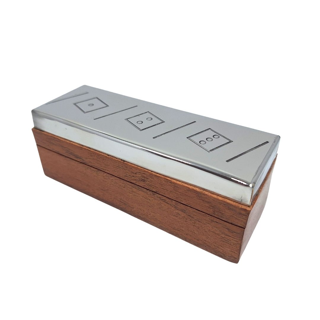 Würfelspiel mit personalisierter Gravur in Holzkiste mit Metalldeckel, ideal als Geschenk – G1117, 12,5x4,5x4,5 cm