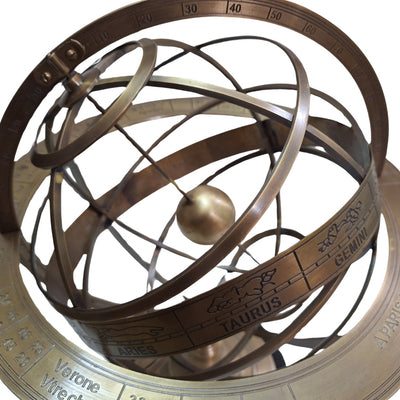 Messing-Astrolabium mit Gravur – elegante Schreibtischdekoration, Höhe 52 cm