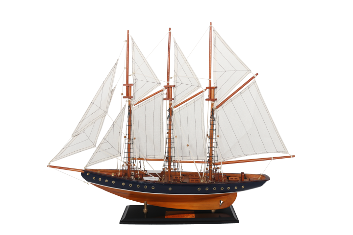 Modell des Schoners Atlantic 72 cm – Replik des legendären Schiffes mit personalisierbarer Gravur – ideales Geschenk für Segelliebhaber – aus Holz mit Stoffsegeln gefertigt