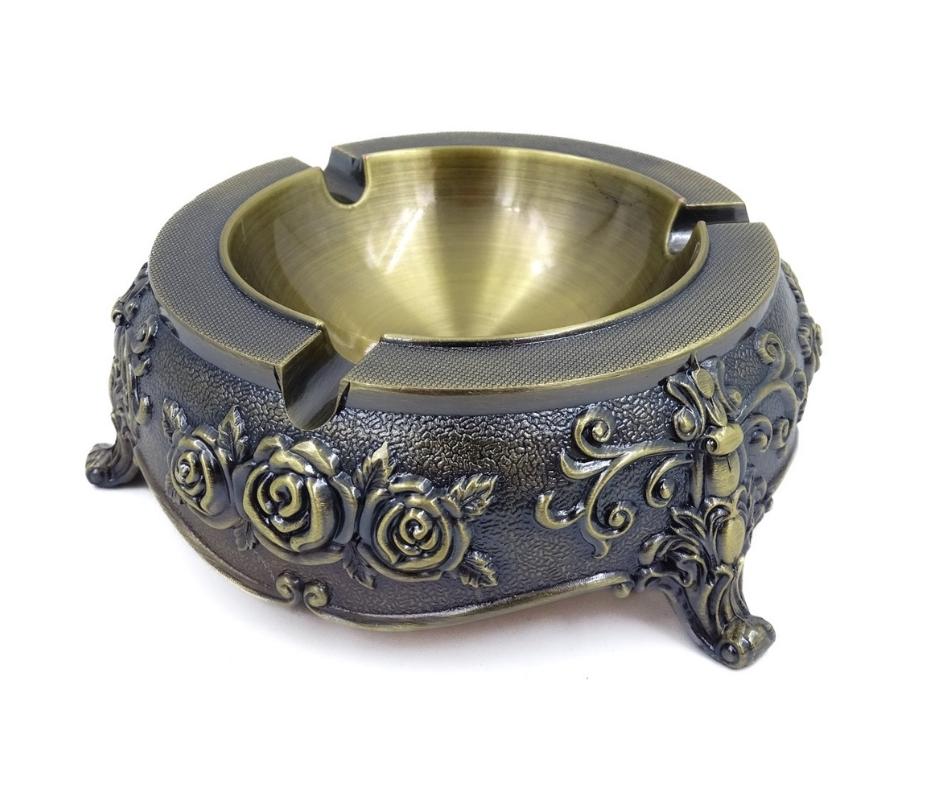 Eleganter Metall-Aschenbecher im Ludwigsstil mit Gravurmöglichkeit