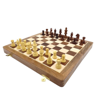 Holzschach 40x40 cm mit Gravur – klappbares Schachbrett aus indischem Palisander in Braun-Beige