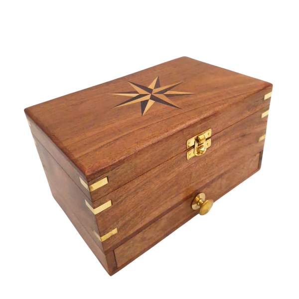 Elegante Holzschatulle für Schmuck mit Spiegel und personalisierter Gravur