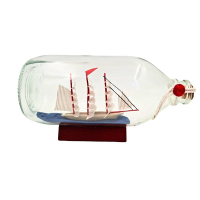 Schiff in der Flasche Rafandynka auf Holzsockel mit Gravur-Personalisierung