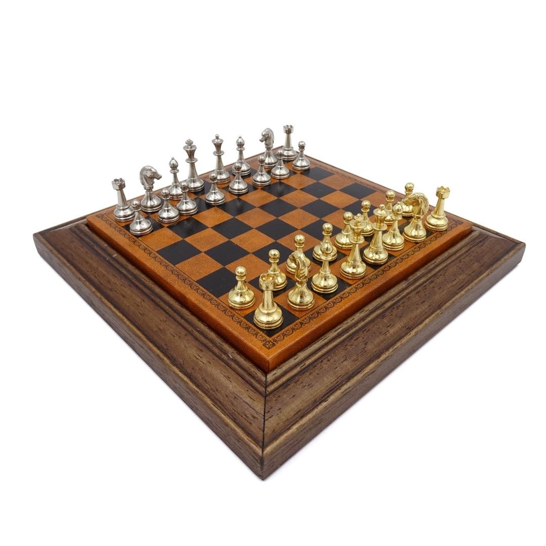 Exklusive magnetische Metall-Schachfiguren Italfama 18x18 cm mit personalisierbarer Gravur – elegantes Geschenk für jeden Anlass, braun-schachbrettmuster mit gold-silbrigen Figuren