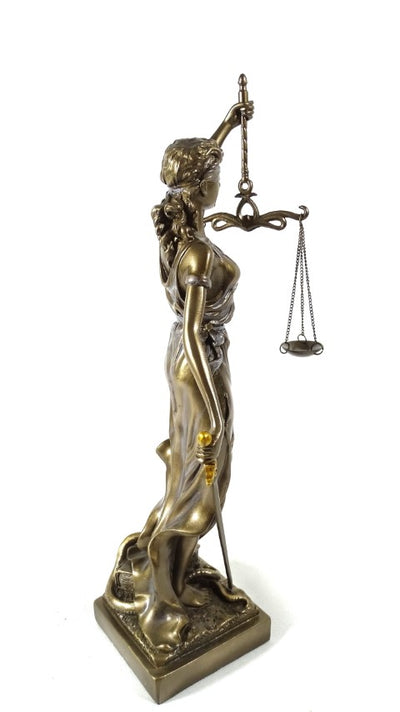 Temida-Figur 35 cm mit der Möglichkeit der Personalisierung durch Gravur - elegantes Geschenk für Juristen, Richter oder Rechtsanwälte, gefertigt aus Polyresin in goldener Farbe mit antikem Finish