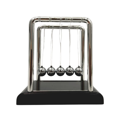 Newtons Pendel mit Gravur – Elegantes Anti-Stress-Gadget für den Schreibtisch, Ideal als Geschenk – Höhe 9 cm, Stahlkugeln, Minimalistisches Design