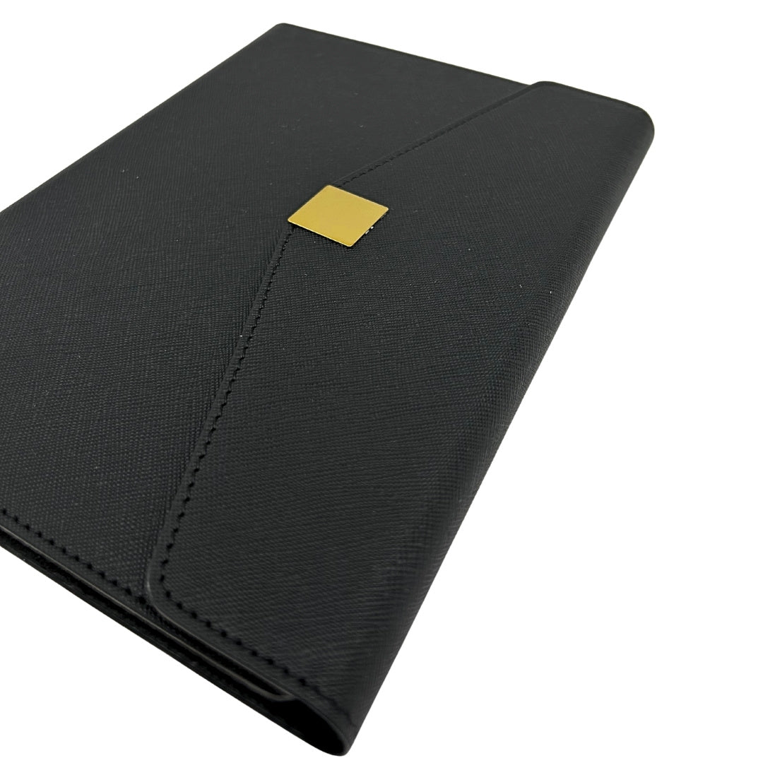 Elegantes Premium-Geschenkset mit Personalisierung – Leder-Notizbuch A5, Kugelschreiber und 16GB USB-Stick in schwarz-goldener Box
