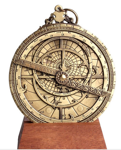 Europäisches Astrolabium H32 – Premium-Renaissance-Replik mit personalisierbarer Gravur – ideales Geschenk mit elegantem Holzsockel – Höhe 12 cm, handgefertigt mit Liebe zum Detail
