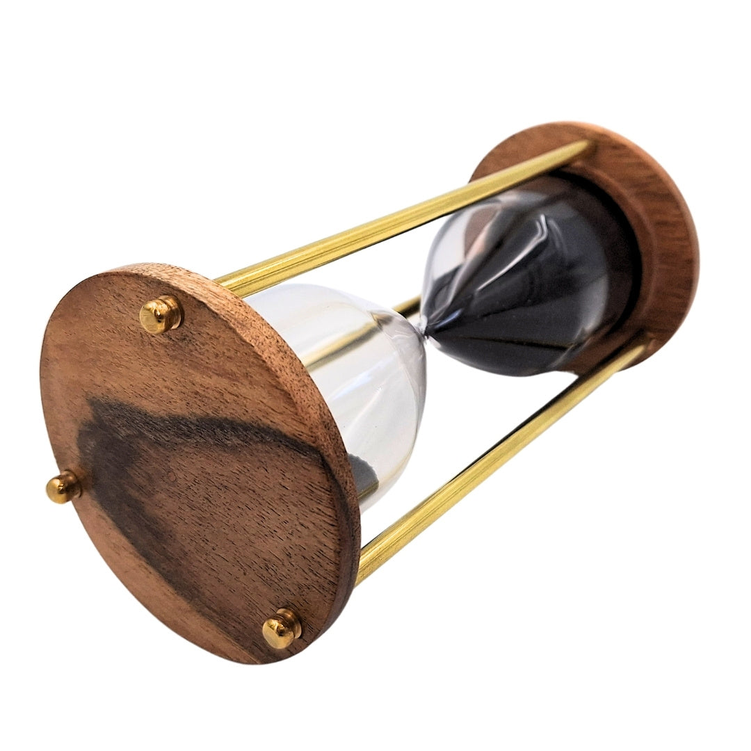 Messing-Holz-Sanduhr 5 Minuten mit personalisierter Gravur – elegante Retro-Dekoration als Geschenk – Höhe 15,5 cm, schwarzer Sand, Messing und Holz