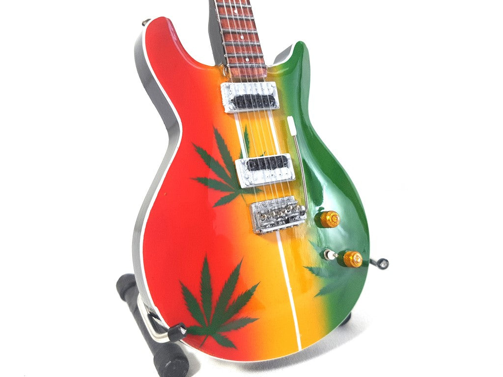Mini-Gitarre Bob Marley Tribute Ganja MGT-0468 mit Möglichkeit zur personalisierten Gravur, ideales Geschenk für Reggae-Fans, handgefertigt aus Mahagoniholz, Höhe 27,5 cm, Farbe Gelb, Rot, Grün, Weiß