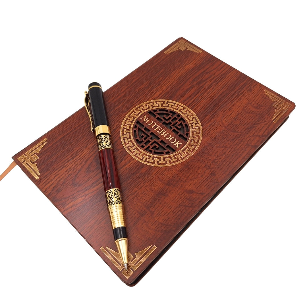 Exklusives Premium Geschenkset A5 Notizbuch mit Holzcover und Kugelschreiber – personalisierbar mit Gravur, ideal als Geschenk für Chef, Lehrer, Künstler – Dunkelbraun mit goldenen Elementen  