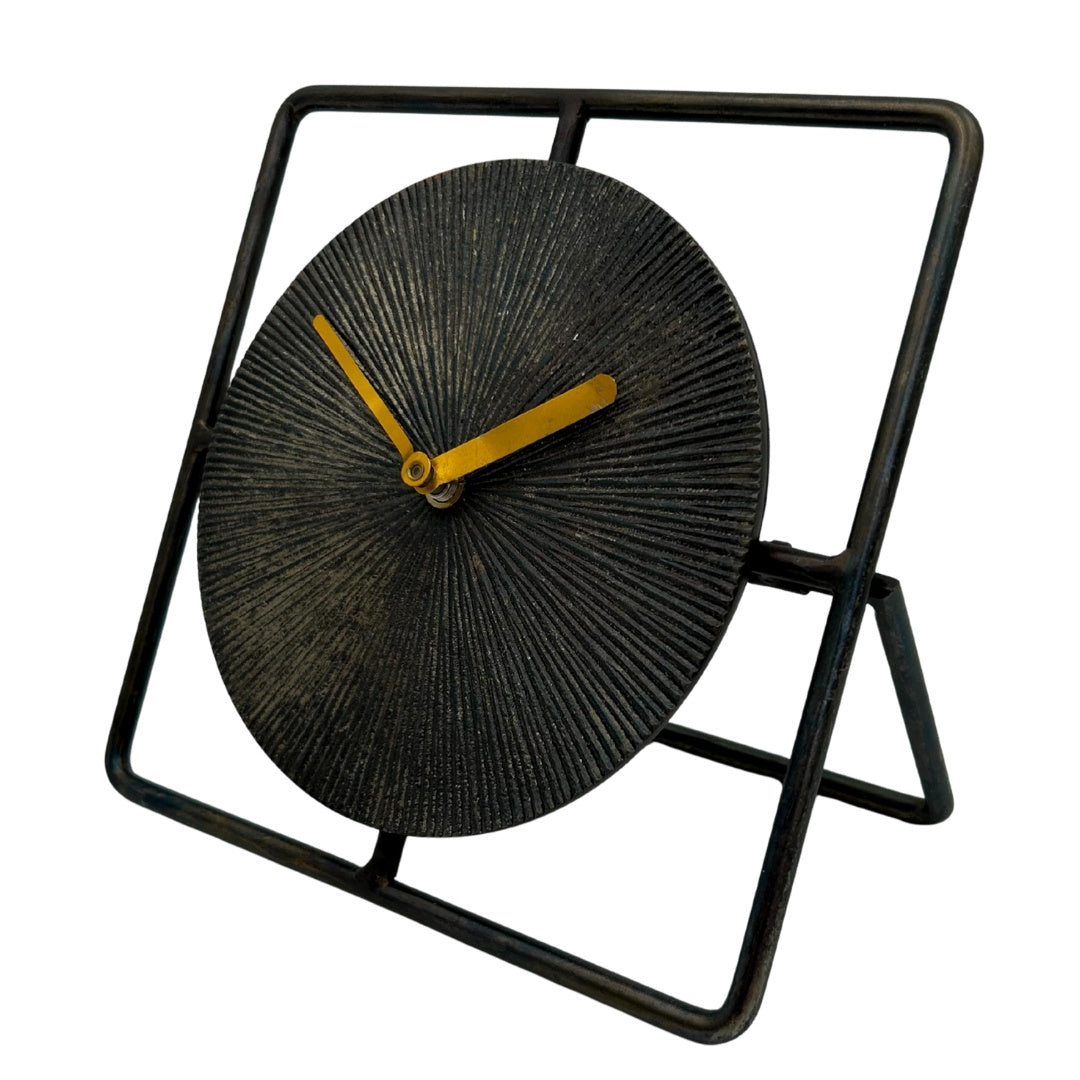 Elegante runde Metalluhr 20 cm Schwarz-Gold mit Gravurpersonalisierung