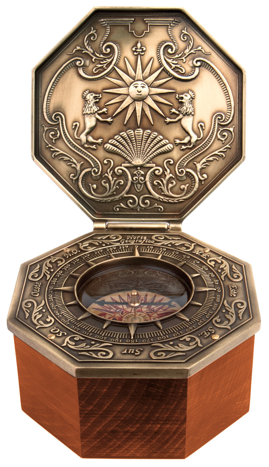 Exklusiver magnetischer Kardankompass mit Gravur – Replik als maritimes Geschenk, Höhe 5,8 cm, Buchen- und Eichenholz, Messing, Renaissance-Stil