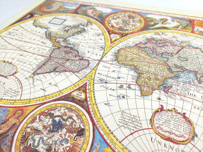 Retro-Weltkarte mit Gravur - personalisierte Dekoration als Geschenk - Reprint von John Speed aus dem Jahr 1651 - Maße 52 x 39 cm - farbenfrohe und detaillierte Grafik