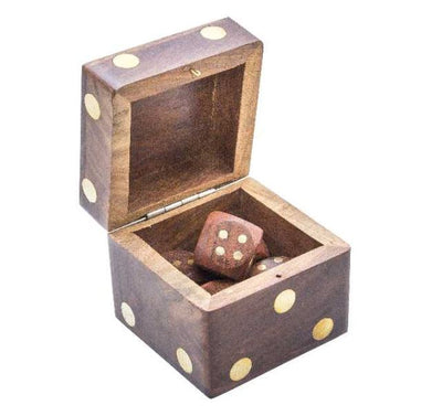 Holzspielwürfel in eleganter Schachtel mit Gravurmöglichkeit zur Personalisierung