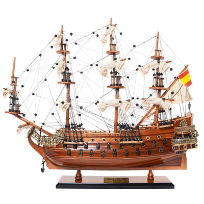 Exklusives Modell des Segelschiffs San Felipe SF45R mit ausgefahrenen Segeln, handgefertigt aus exotischem Holz, Möglichkeit zur personalisierten Gravur, ideal als Geschenk, Maße 48,3 cm x 17,8 cm x 45,7 cm