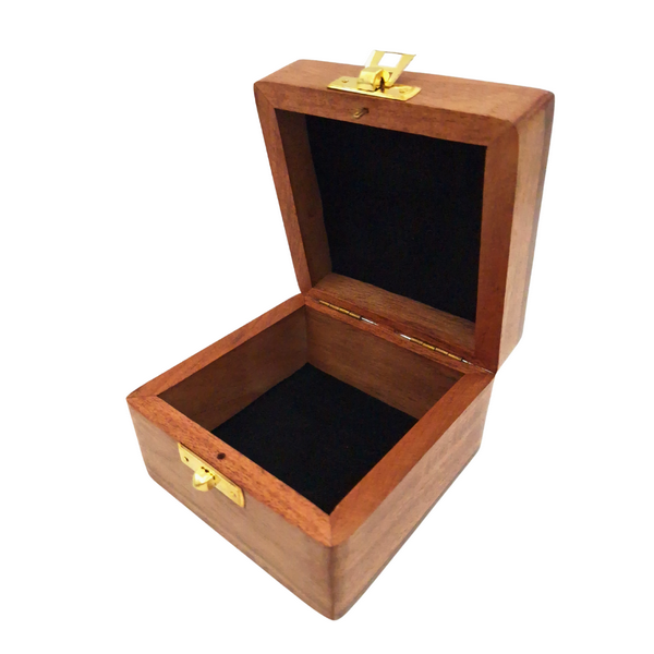 Holzgeschenkbox 6 x 6 x 4 cm mit Gravurmöglichkeit, braun, mit Stoffauskleidung und Messingverschluss