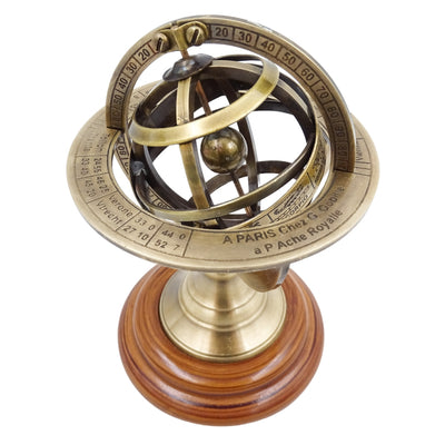 Messing-Astrolabium 14 cm mit Gravur – einzigartiges Geschenk für Astronomie-Liebhaber, elegante Dekoration aus Messing und Holz in Goldfarbe