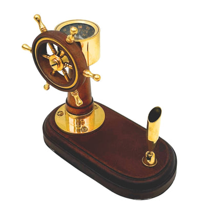 Elegantes Schreibtischset mit Steuerrad und Kompass sowie Stifthalter – Holz und Messing – Gravur-Personalisierung – Perfektes Geschenk für Segler – Höhe 14,5 cm  