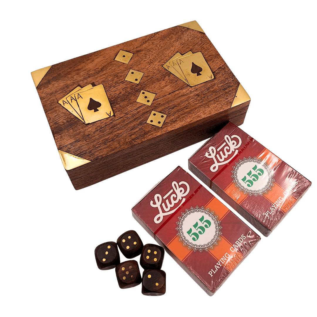 Elegantes Spielset mit zwei Kartendecks und Würfeln in Holzbox mit Messingverzierungen – Personalisierte Gravur  