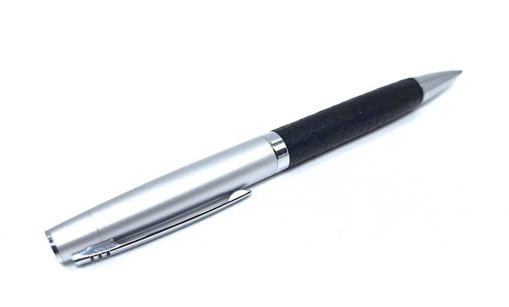 Eleganter Metallkugelschreiber DL1 mit der Möglichkeit einer personalisierten Gravur