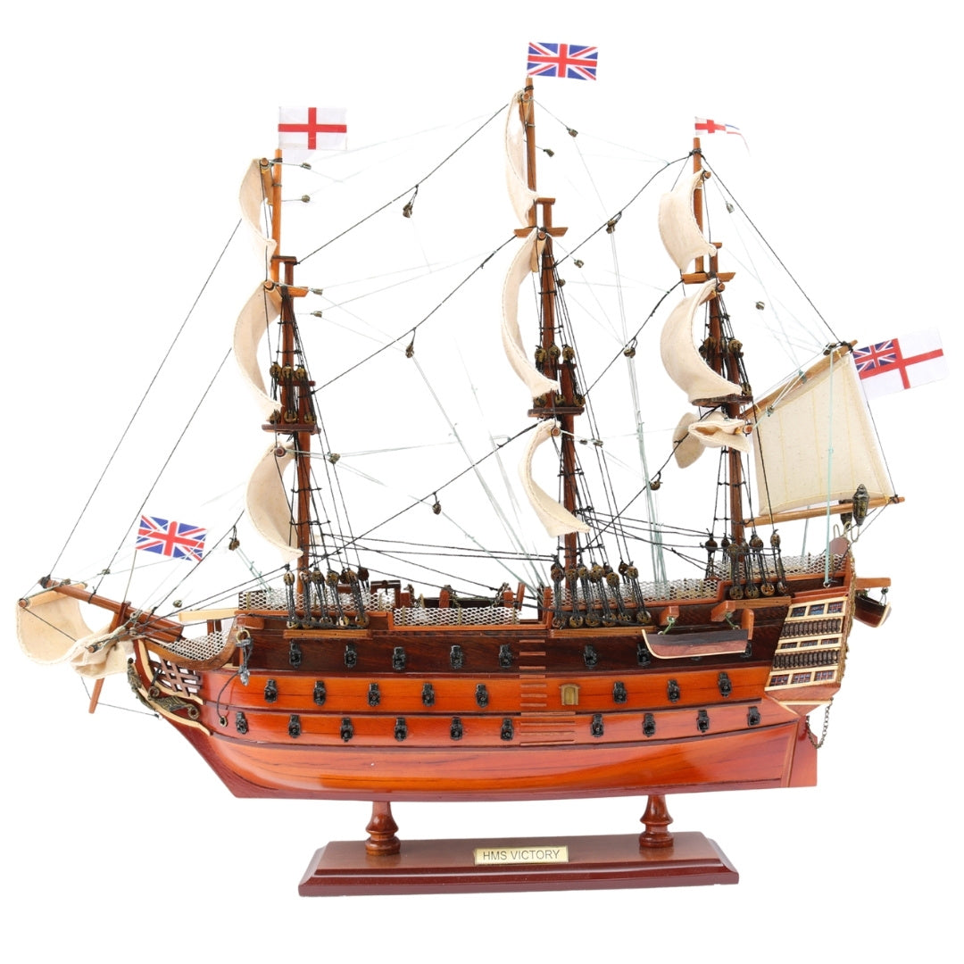 Segelschiffmodell HMS Victory, montiert, 54 cm - handgefertigte Replik mit Möglichkeit zur Personalisierung durch Gravur - ideales Geschenk für Segelliebhaber - hohe Qualität, eleganter Holzsockel