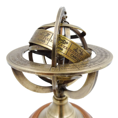 Messing-Astrolabium 14 cm mit Gravur – einzigartiges Geschenk für Astronomie-Liebhaber, elegante Dekoration aus Messing und Holz in Goldfarbe
