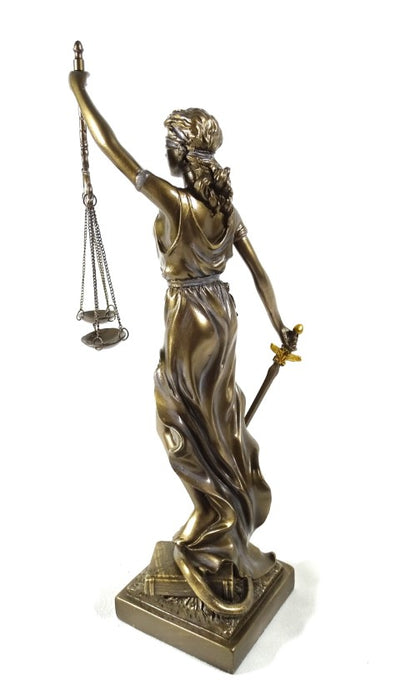 Temida-Figur 35 cm mit der Möglichkeit der Personalisierung durch Gravur - elegantes Geschenk für Juristen, Richter oder Rechtsanwälte, gefertigt aus Polyresin in goldener Farbe mit antikem Finish
