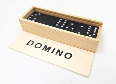 Domino in Holzbox mit Gravurpersonalisierung – ideales Geschenk für Brettspielliebhaber, 28 Kunststoffsteine, Boxmaße 5 x 15 x 3,5 cm, Material: Holz und Kunststoff