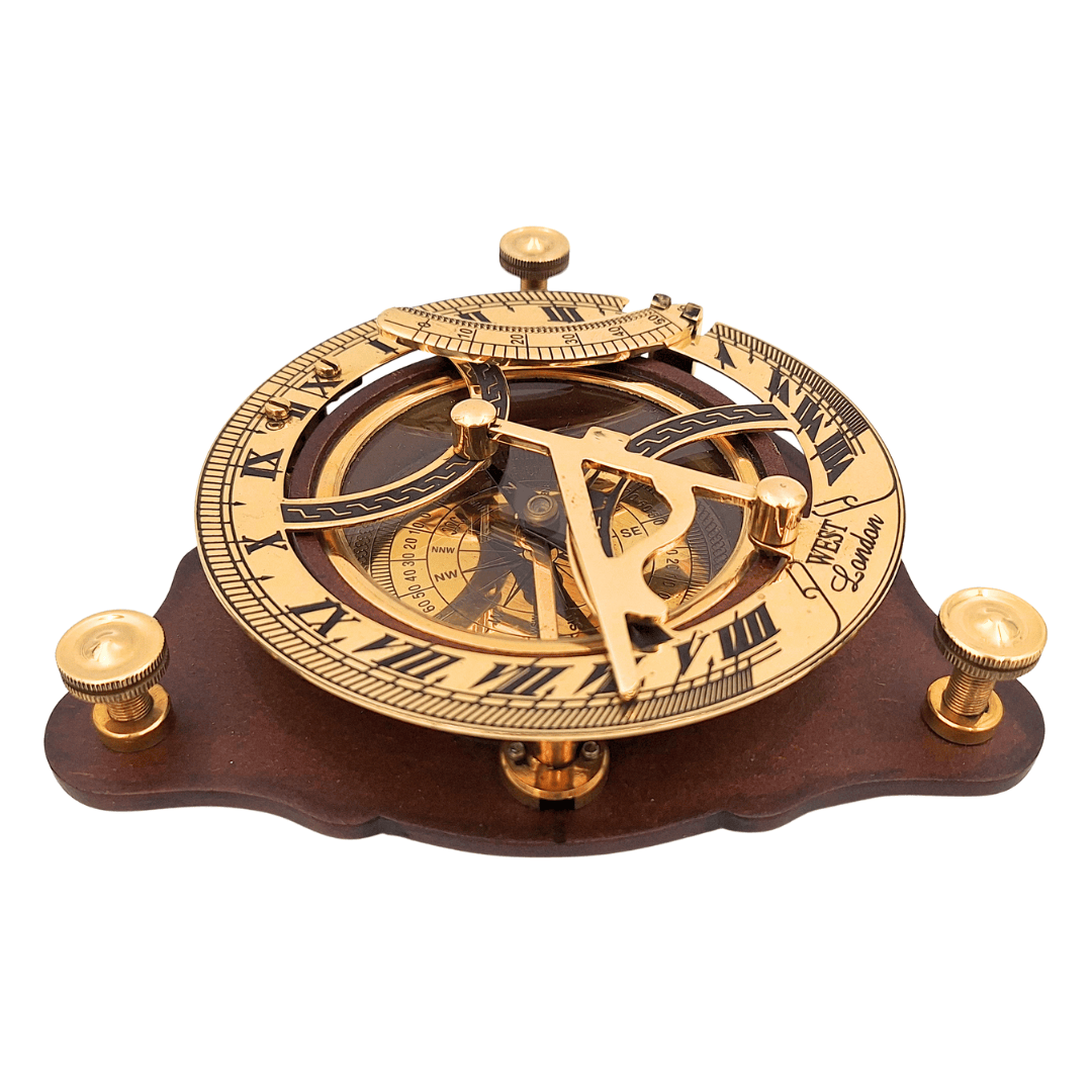 Eleganter Messing-Kompass mit Sonnenuhr auf Holzsockel C064 mit Personalisierung und Gravur