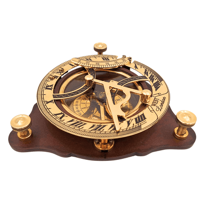 Eleganter Messing-Kompass mit Sonnenuhr auf Holzsockel C064 mit Personalisierung und Gravur