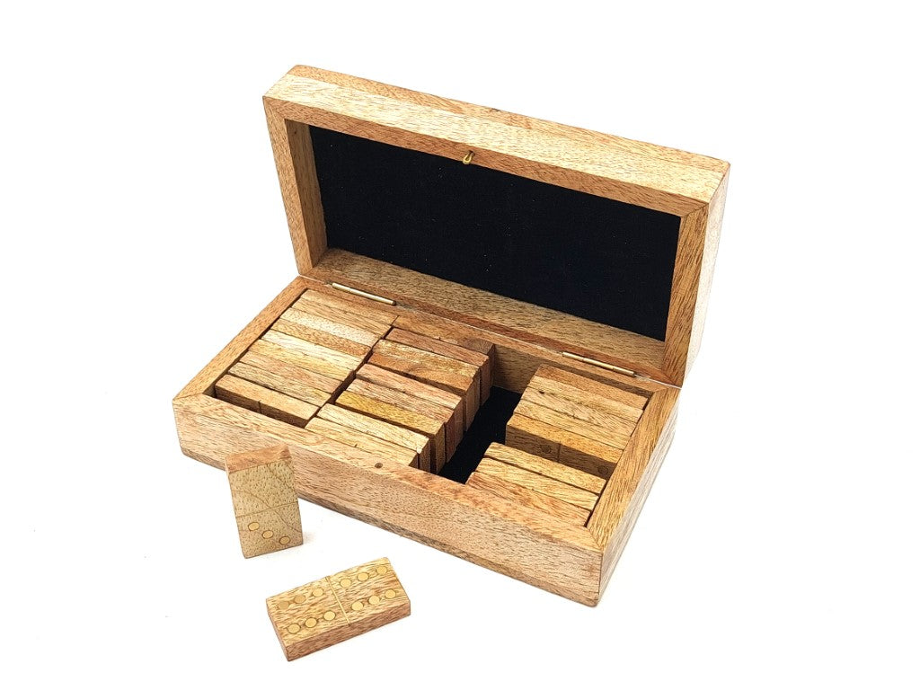 Holz-Domino aus Mango in Box mit Gravur – personalisiertes Geschenk für Erwachsene, 28 Steine, Messingverzierungen, Boxmaße 15 x 8 x 4,5 cm