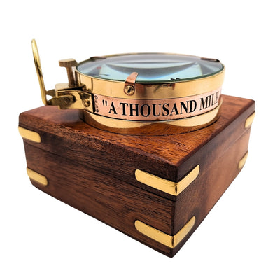 Messing-Kompass Map Reader mit Gravur in Retro-Holzkiste