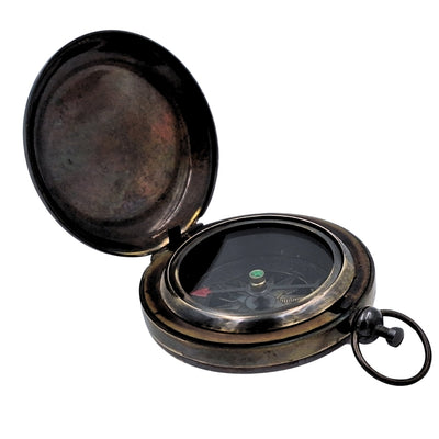 Retro-Touristenkompass aus Messing mit antikem Finish und Gravurmöglichkeit – ideales Geschenk für Reisende und Naturliebhaber – Maße 6 x 5 x 1,75 cm, schließt mit Glas-Schutzdeckel