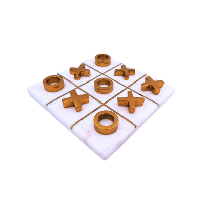 Elegantes Tic-Tac-Toe auf Marmorsockel mit personalisierbarer Gravur – ideales Geschenk im Glamour-Stil, Maße 14 x 14 cm, Material: Marmor und Messing