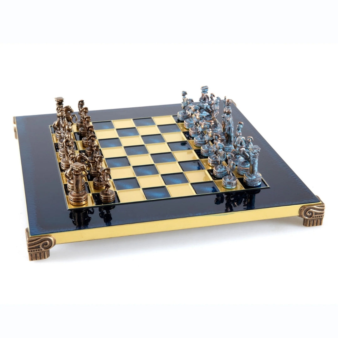 Messing-Schachspiel 28 x 28 cm mit personalisierter Gravur – exklusives Geschenk für Schachspieler, hochwertige Handarbeit, antike Farbe mit blau-goldenem Schachbrett  