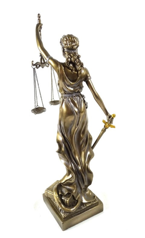 Temida-Figur 35 cm mit der Möglichkeit der Personalisierung durch Gravur - elegantes Geschenk für Juristen, Richter oder Rechtsanwälte, gefertigt aus Polyresin in goldener Farbe mit antikem Finish