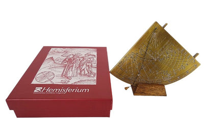 Messing-Sonnenuhr-Quadrant Gunter H39 mit Holzsockel, personalisierbare Gravur, ideales Geschenk für Astronomie-Liebhaber, Höhe 17 cm, elegante Geschenkverpackung