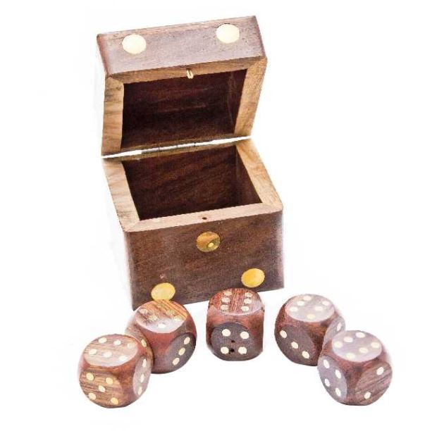 Holzspielwürfel in eleganter Schachtel mit Gravurmöglichkeit zur Personalisierung