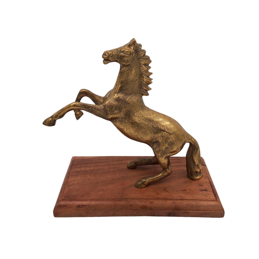 Aluminium-Pferdefigur auf Holzsockel mit personalisierbarer Gravur – elegantes Geschenk in Gold- und Brauntönen, Höhe 27,5 cm