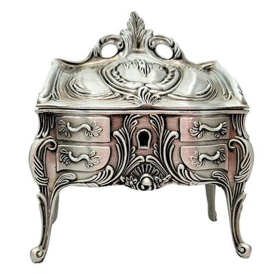 Silberne Retro-Metall-Schmuckschatulle 2056M mit Gravurmöglichkeit – elegantes Geschenk zum Muttertag oder Geburtstag, Maße 9,7 x 10 x 6,7 cm, Rokoko-Stil mit floralen Ornamenten