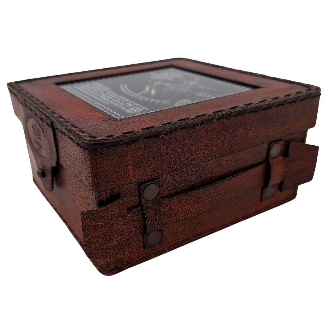 Messing-Sextant mit Gravur in Lederbox – Replik von 1917, ideal als Geschenk für Segler und Astronomen, Maße 13x12x6 cm, Antik, Material: Messing und Glas
