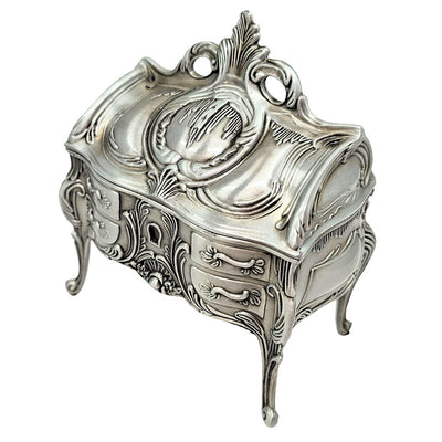 Silberne Retro-Metall-Schmuckschatulle 2056M mit Gravurmöglichkeit – elegantes Geschenk zum Muttertag oder Geburtstag, Maße 9,7 x 10 x 6,7 cm, Rokoko-Stil mit floralen Ornamenten