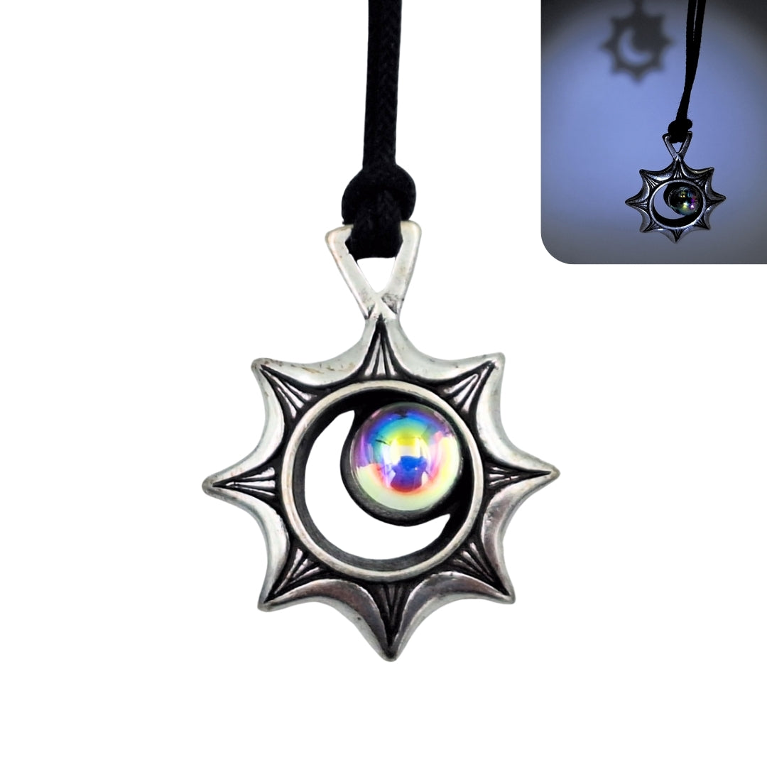 Sonnenfinsternis-Halskette mit Gravur – optische Illusion mit böhmischem Kristall, personalisiertes Geschenk für Reisende, hochwertiger Zamak, verstellbare Länge 45-62 cm  