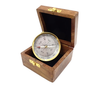 Messing-Kompass in Holzkiste mit Gravur-Personalisierung - elegantes Geschenk für Marine-Liebhaber, Durchmesser 7,5 cm, Höhe 1,5 cm