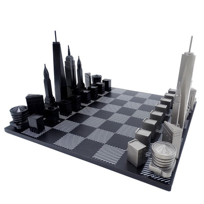 New Yorker Skyline-Schachfiguren aus Edelstahl mit Gravur