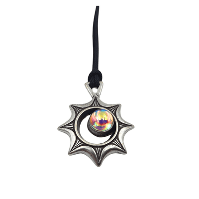 Sonnenfinsternis-Halskette mit Gravur – optische Illusion mit böhmischem Kristall, personalisiertes Geschenk für Reisende, hochwertiger Zamak, verstellbare Länge 45-62 cm  